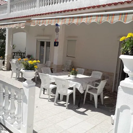 Seaside Oasis: Family-friendly With Pool And Amenities Palit